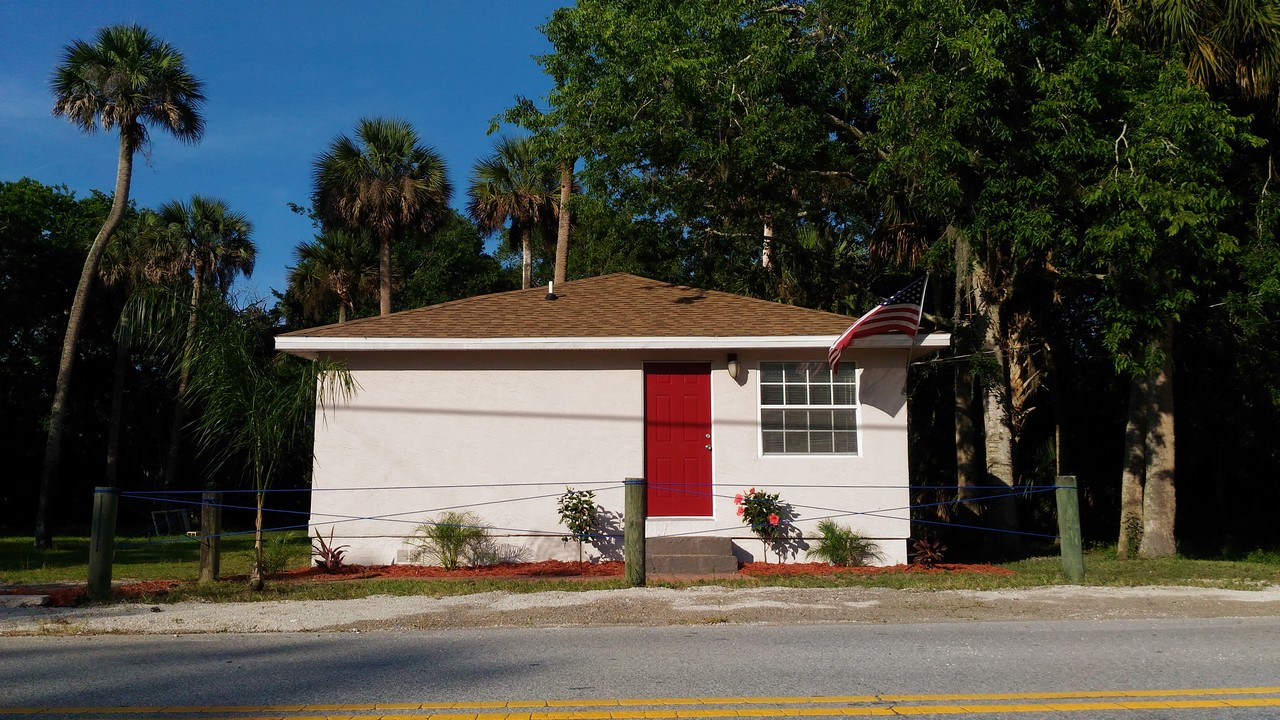 335 N Myrtle Ave., Home in New Smyrma Beach, FL