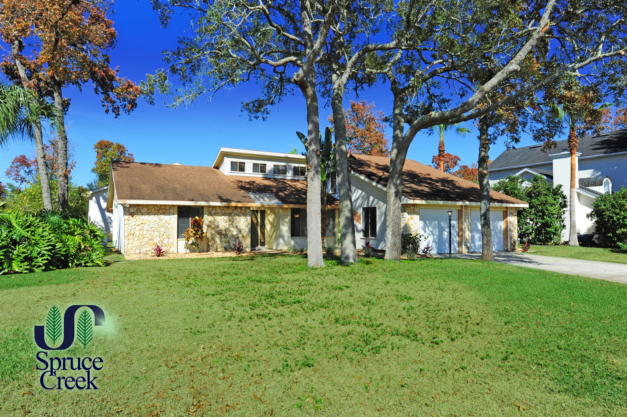 1765 Mitchell Ct., Hangar Home in Spruce Creek Fly-In