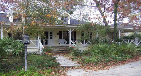 1789 Doolittle Court, Hangar Home in Spruce Creek