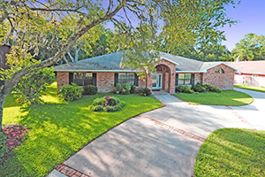 1839 Spruce Creek Blvd., Renovated Nature Home in Spruce Creek Fly-In