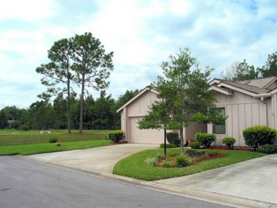 1929 Sprucewood, Woodside Condo