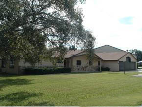 2 Lindy Loop, Hangar Home