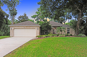 2608 Spruce Creek Blvd., Renovated Nature Home in Spruce Creek Fly-In