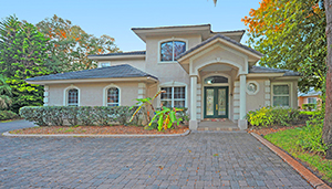 2613 Spruce Creek Blvd., Renovated Nature Home in Spruce Creek Fly-In
