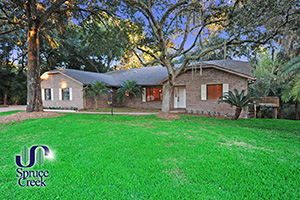 2632 Spruce Creek Blvd. NRenovated ature Home in Spruce Creek